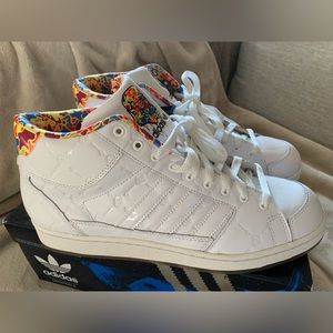 Superskate mid. Star Wars. Adidas Originals
Brand new - size 10. New with tags